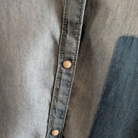 Calvin Klein Jeans Women's Long Sleeve Chambray Denim Snap Buttons Size XL - Picture 3 of 8